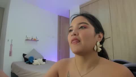 juli_santos_22 online show from December 21, 2024, 7:27 pm