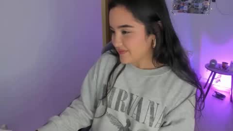 juli_santos_22 online show from November 29, 2025, 2:25 am
