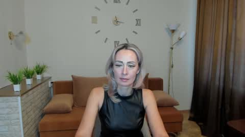 julia__cherry_ online show from January 16, 2025, 10:42 am