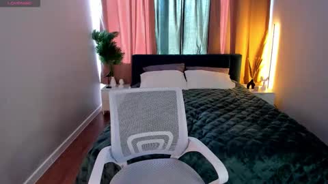 Julia online show from February 3, 2026, 6:22 am