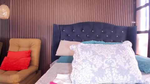 Julia online show from October 27, 2025, 9:30 pm