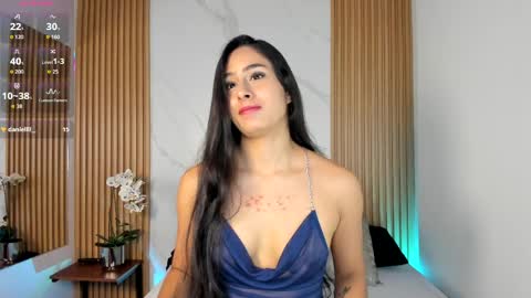 J U L IA   M A R T I N E Z online show from April 24, 2026, 11:34 am