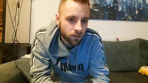 julia_official online show from February 16, 2025, 5:26 pm