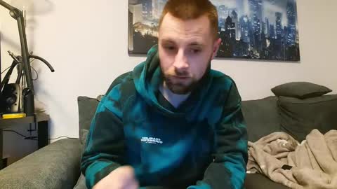 julia_official online show from February 21, 2025, 9:43 pm