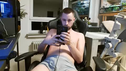 julia_official online show from February 20, 2026, 9:04 pm