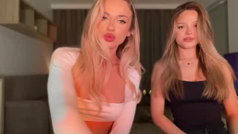 Julia R Le online show from October 23, 2025, 7:01 pm