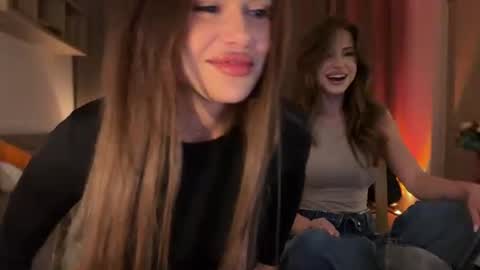 Julia R Le online show from June 12, 2026, 9:03 pm