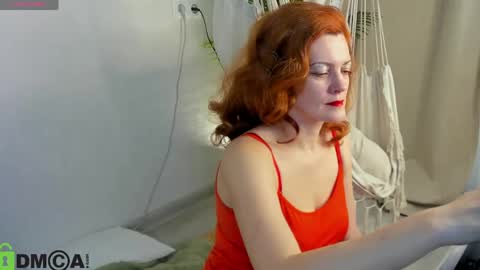 julia_suny online show from April 24, 2026, 1:19 am
