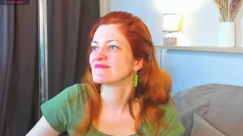 julia_suny online show from May 19, 2026, 1:56 am