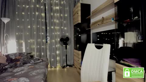 julia_t_mog online show from October 13, 2025, 9:37 pm