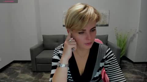 Julia online show from December 12, 2024, 5:26 pm