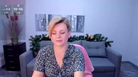 Julia online show from January 4, 2025, 12:49 pm