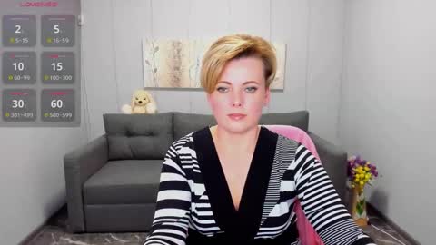 Julia online show from January 27, 2025, 1:09 pm