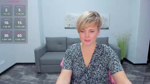 Julia online show from February 5, 2025, 4:03 pm