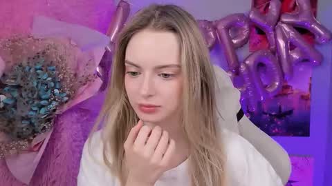 Julia online show from September 25, 2025, 11:58 am