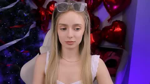 Julia online show from March 24, 2026, 6:02 pm