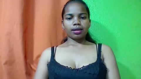 juliah02 online show from May 11, 2026, 7:47 am