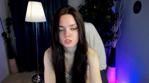 juliamoss online show from February 5, 2026, 4:06 am