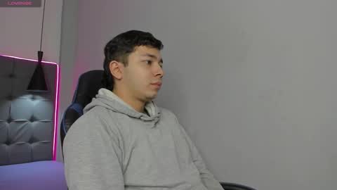 julian_smith21 online show from March 3, 2026, 12:33 pm