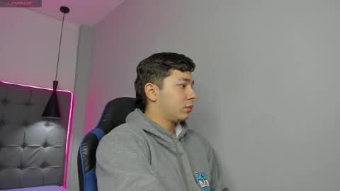 julian_smith21 online show from March 4, 2026, 12:22 pm