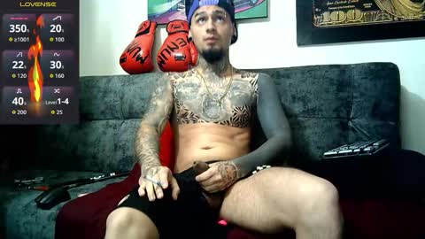 Snapshot of julian_tattoo chatting on October 3, 2025, 9:39 am Julian independent model online show from October 3, 2025, 9:39 am