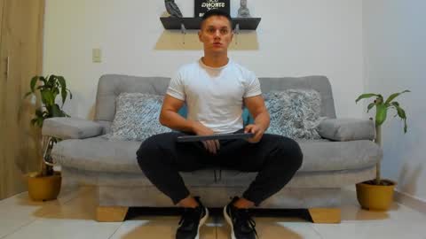 julian_wallace online show from January 27, 2025, 3:07 pm