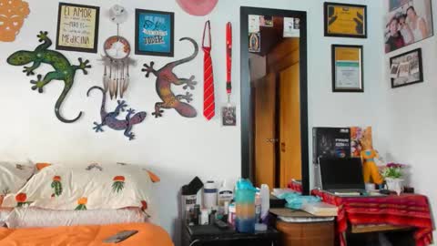 julian_wallace online show from February 16, 2026, 2:02 pm