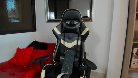 julian_wallace online show from March 8, 2026, 10:02 pm