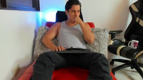 julian_wallace online show from April 15, 2026, 7:10 pm