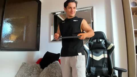 julian_wallace online show from April 18, 2026, 6:23 pm