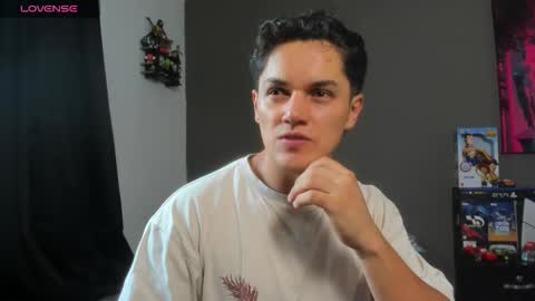 julian_wallace online show from May 28, 2026, 8:50 pm