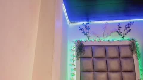 juliana_js_ online show from April 13, 2026, 4:07 am