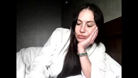 julianagold1 online show from April 2, 2026, 4:37 pm