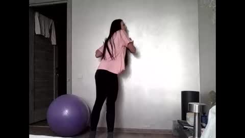 julianagold1 online show from April 19, 2026, 4:17 pm