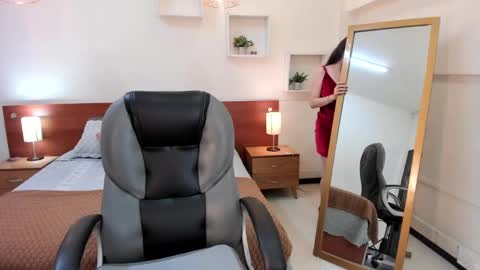 Julianne online show from March 8, 2025, 9:29 pm