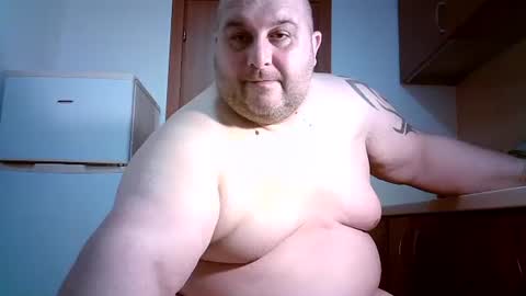 Snapshot of julianoparno chatting on June 17, 2026, 12:02 am Juliano online show from June 17, 2026, 12:02 am