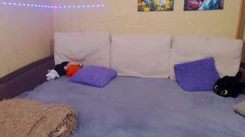 Jul online show from February 22, 2025, 3:36 pm