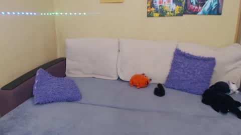 Jul online show from October 6, 2025, 2:14 pm