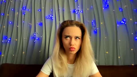 Yulya online show from January 17, 2026, 4:06 am