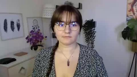 Julie online show from September 19, 2025, 12:28 pm