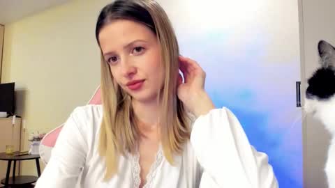 Julie online show from October 18, 2025, 3:02 pm