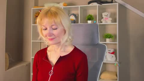 Julie Lucasss online show from April 8, 2026, 12:21 am