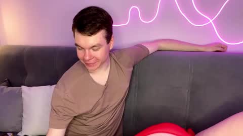 Julie and Thomas online show from October 18, 2025, 8:26 am