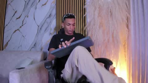 Julien online show from March 30, 2026, 11:44 am