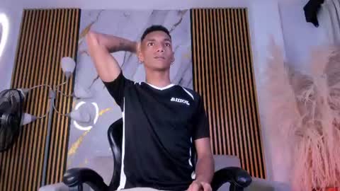 Snapshot of juliensaint_ chatting on July 16, 2026, 11:49 am Julien online show from July 16, 2026, 11:49 am