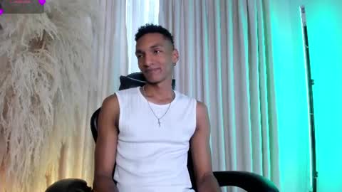 Snapshot of juliensaint_ chatting on July 21, 2026, 1:02 pm Julien online show from July 21, 2026, 1:02 pm