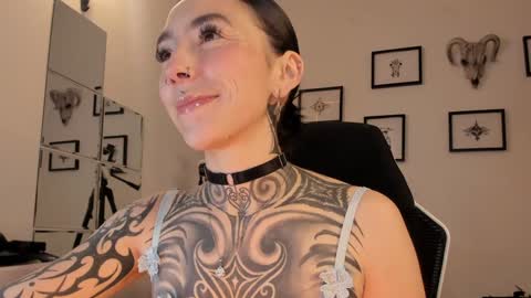 juliet_sourire online show from January 25, 2025, 3:09 am
