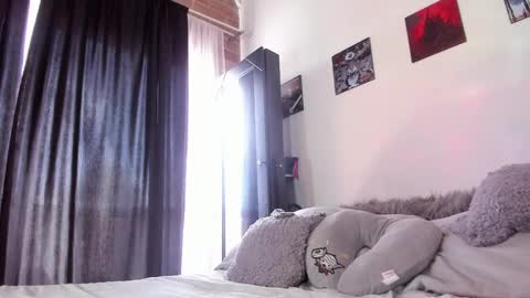 juliet_sourire online show from February 7, 2025, 2:47 pm