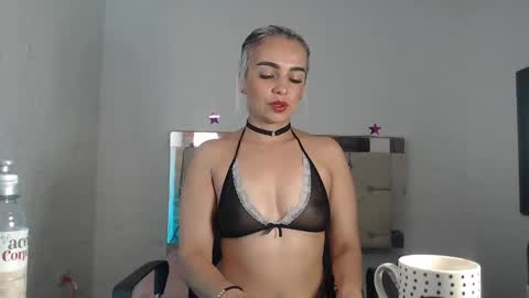 julieta__fox_ online show from January 17, 2025, 4:28 am