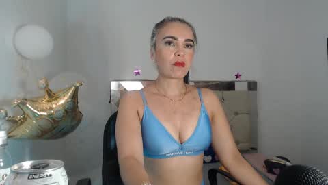 julieta__fox_ online show from January 22, 2025, 3:20 am
